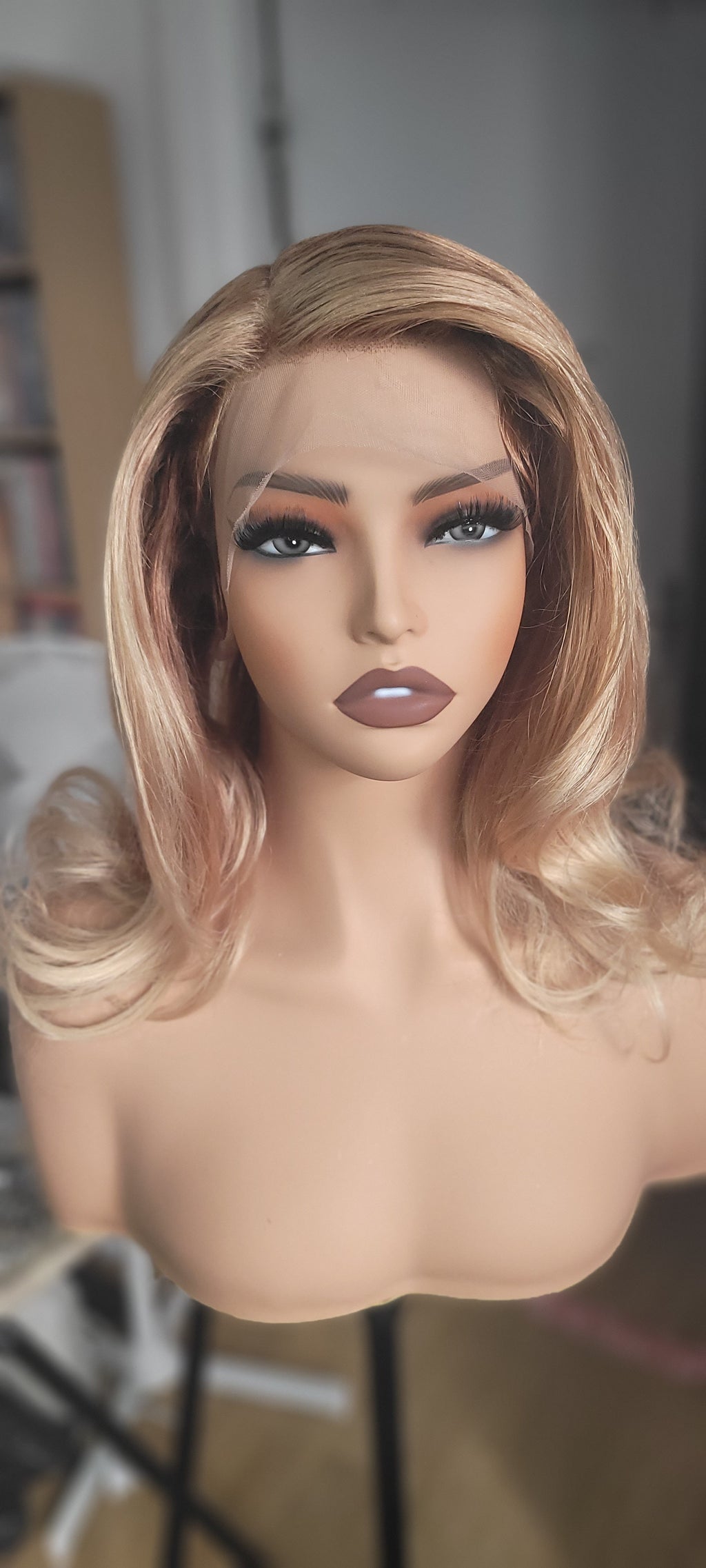 perruque rose du monde courte