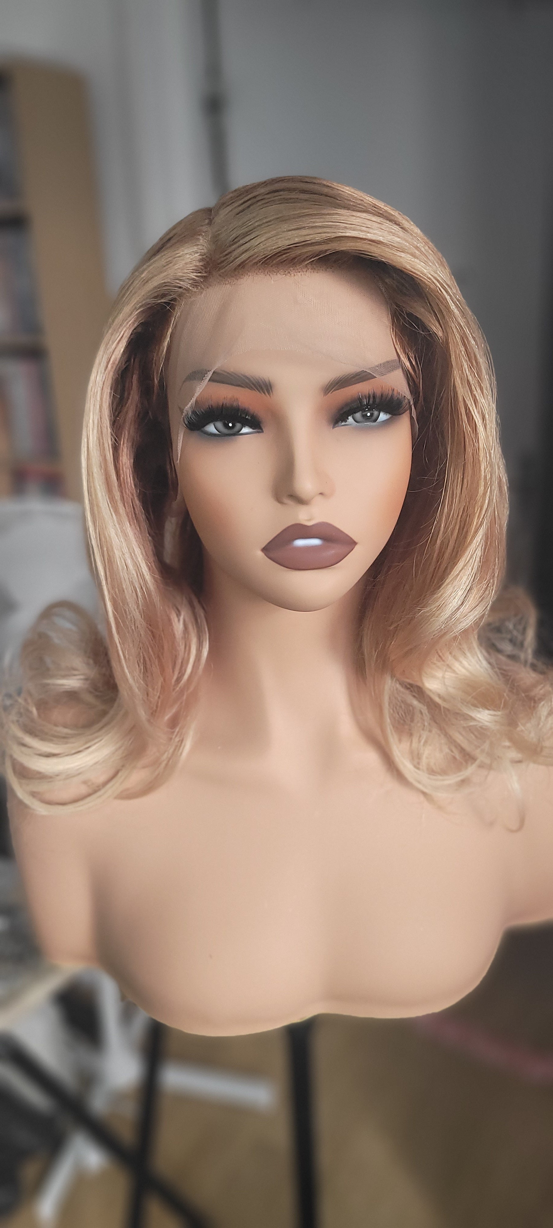 perruque rose du monde courte